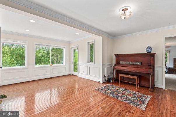Interior, Piano, Recessed Lighting, Wood Texture Flooring