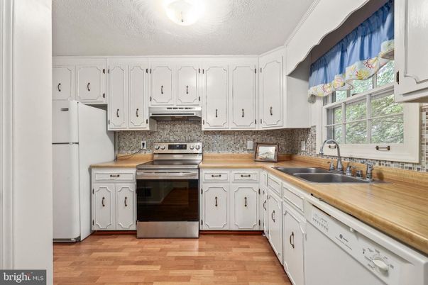 Interior, Kitchen, Stainless Steel Appliances, Wood Texture Flooring