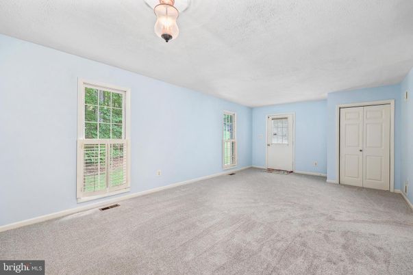 Empty room, Interior
