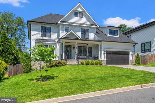 Attached, Exterior, Facade, Farmhouse