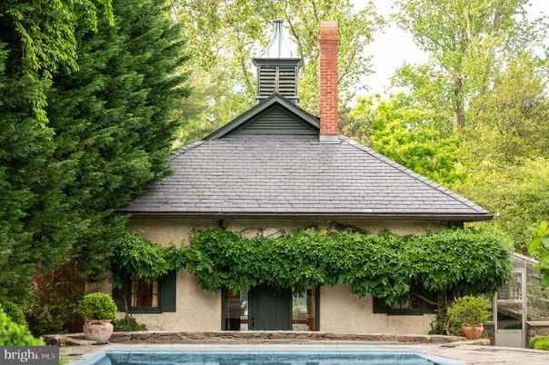 Exterior, Pool