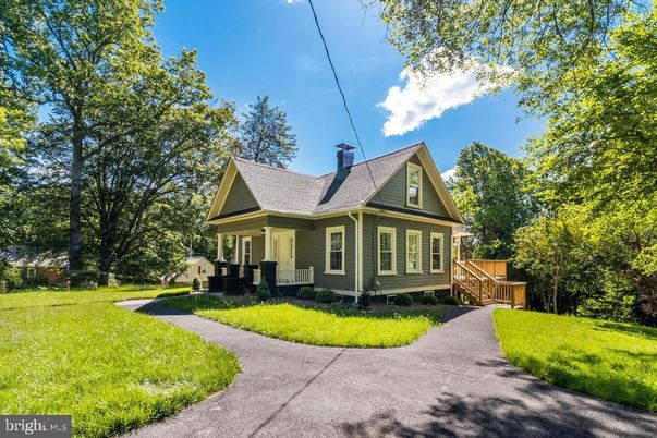 Backyard, Exterior, Facade, Queen Anne Victorian