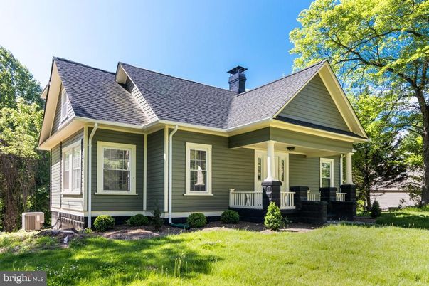 Exterior, Facade, Queen Anne Victorian