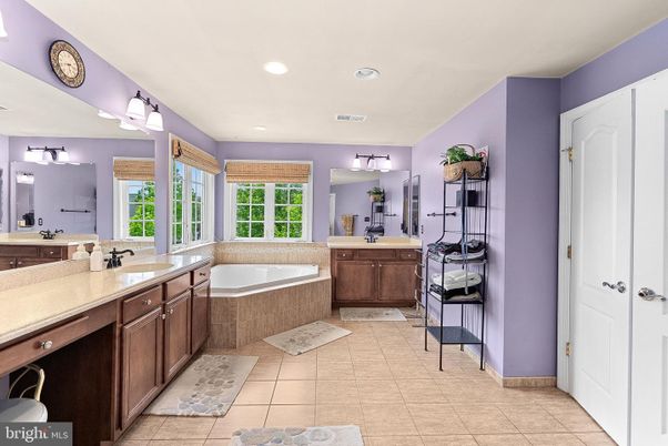 Bathroom, Dual Sink Vanities, Interior, Recessed Lighting