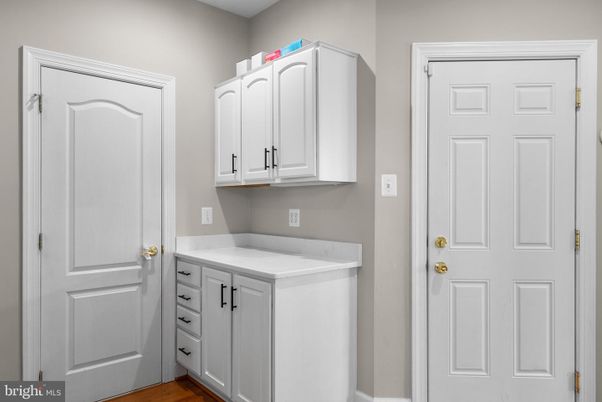 Interior, Washer, Wood Texture Flooring