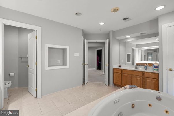 Bathroom, Interior, Recessed Lighting