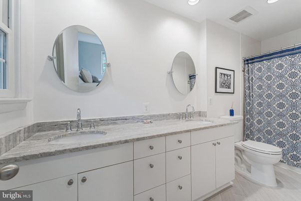 Bathroom, Dual Sink Vanities, Interior, Recessed Lighting