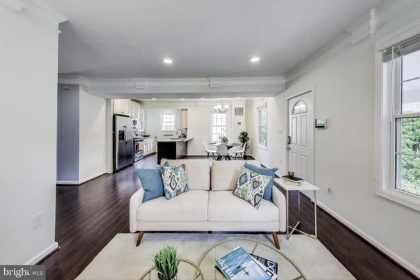 Dining room, Interior, Kitchen, Living room, Pendant Lights, Recessed Lighting, Stainless Steel Appliances, Wood Texture Flooring