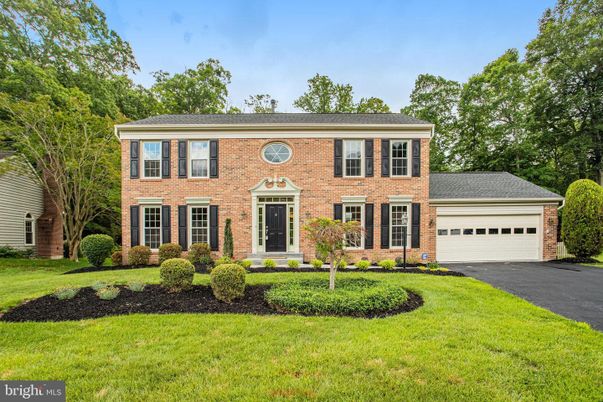 Attached, Exterior, Facade, Brick Facade, Georgian