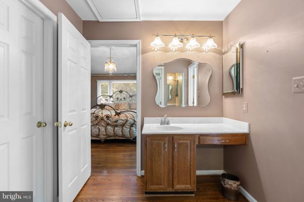 Bathroom, Interior, Pendant Lights, Wood Texture Flooring