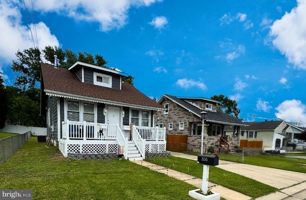 Exterior, Facade, Cape Cod