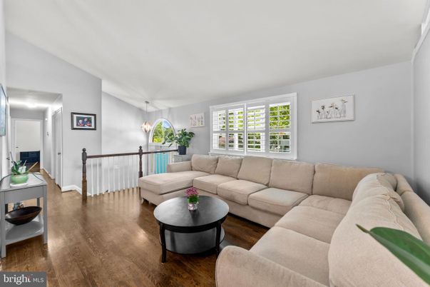 Interior, Living room, Pendant Lights, Wood Texture Flooring