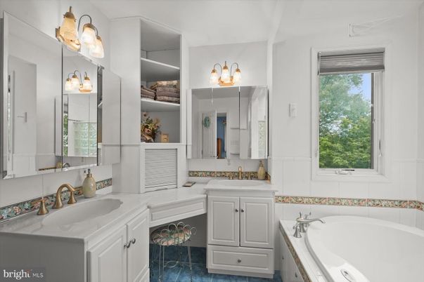 Bathroom, Dual Sink Vanities, Interior