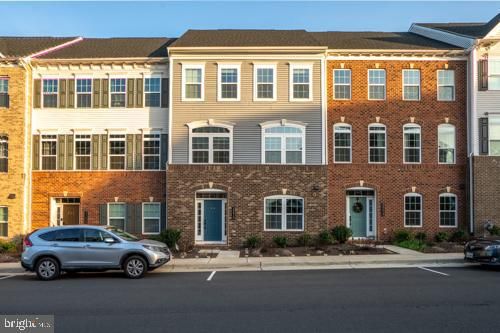 Exterior, Facade, Brick Facade, Rowhouse