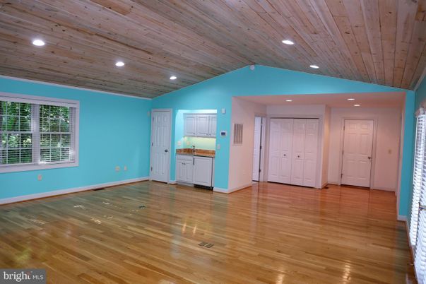 Empty room, Interior, Recessed Lighting, Wooden Ceilings, Wood Texture Flooring