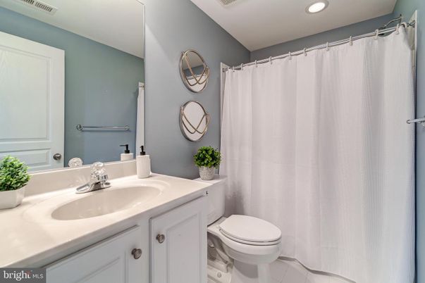 Bathroom, Interior, Recessed Lighting