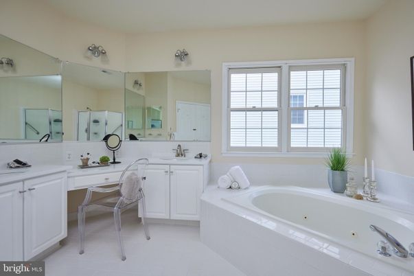 Bathroom, Dual Sink Vanities, Interior