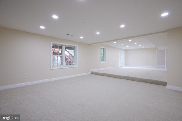 Empty room, Interior, Recessed Lighting