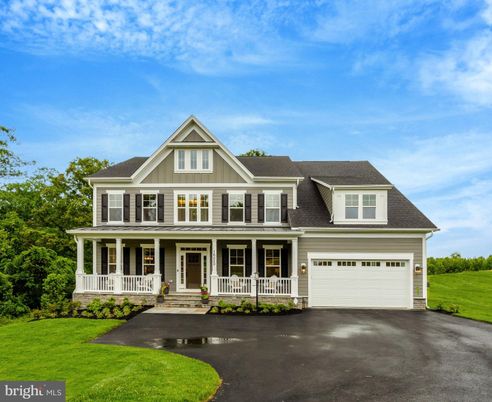 Attached, Exterior, Facade, Farmhouse