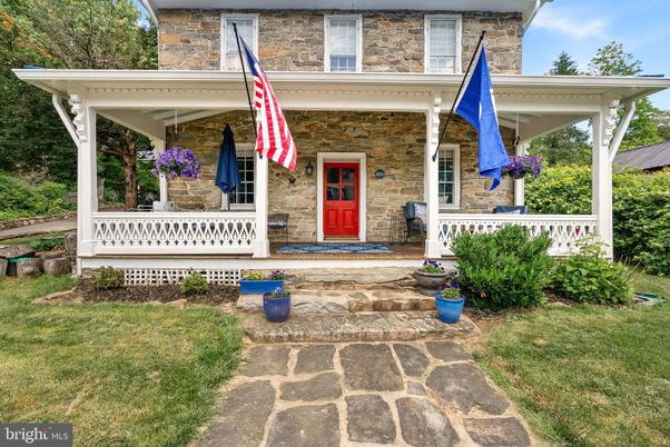 Exterior, Facade, American Foursquare