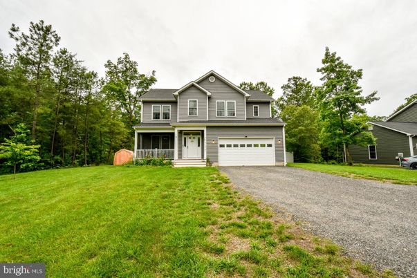 Attached, Exterior, Facade, Farmhouse