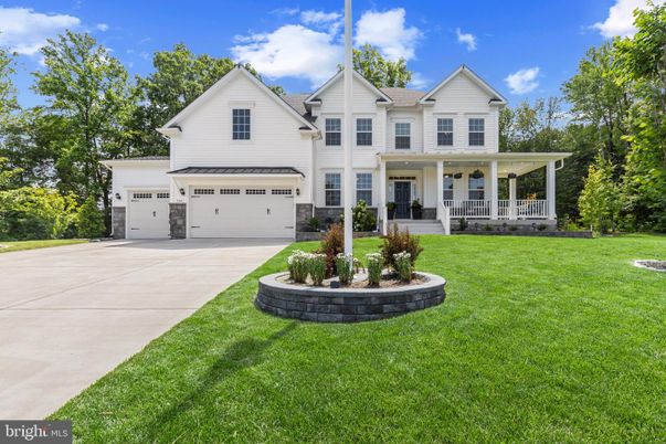 Attached, Exterior, Facade, Farmhouse