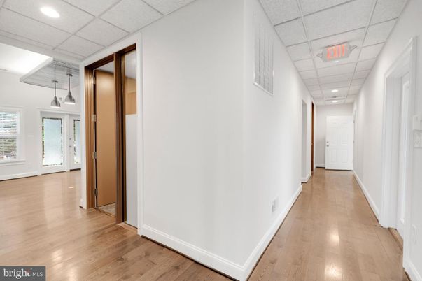Interior, Pendant Lights, Recessed Lighting, Wood Texture Flooring