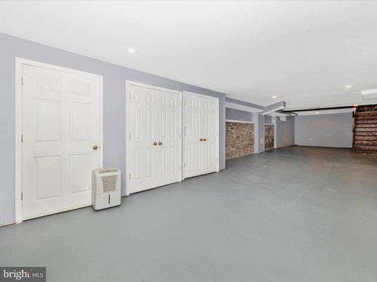 Empty room, Interior, Recessed Lighting, Stone Walls
