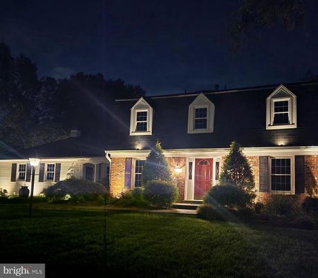 Exterior, Facade, Cape Cod