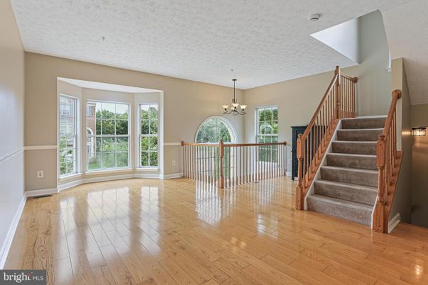 Chandelier, Empty room, Interior, Wood Texture Flooring