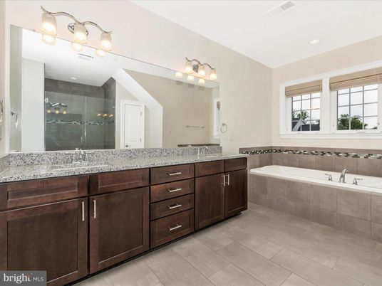 Bathroom, Dual Sink Vanities, Interior, Recessed Lighting