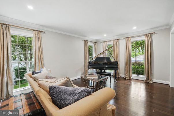 Interior, Living room, Piano, Recessed Lighting, Wood Texture Flooring