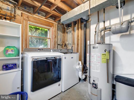 Interior, Washer, Wooden Beams