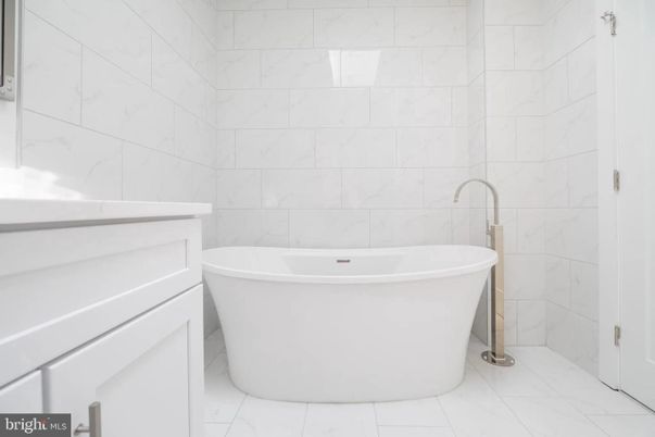 Bathroom, Free Standing Baths, Interior, Marble Walls