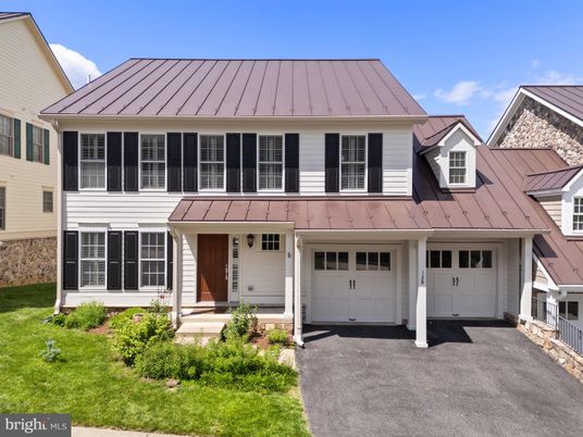 Attached, Exterior, Facade, Farmhouse