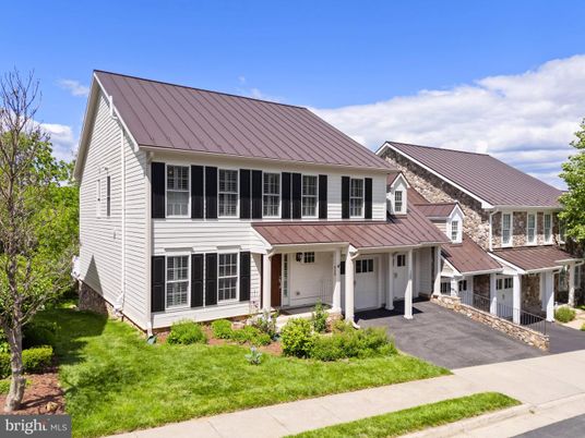 Exterior, Facade, Farmhouse