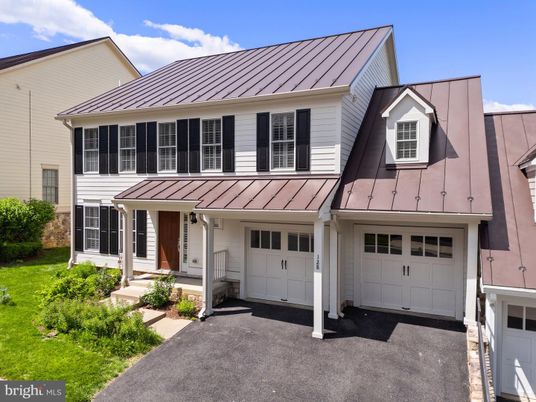 Attached, Exterior, Facade, Farmhouse