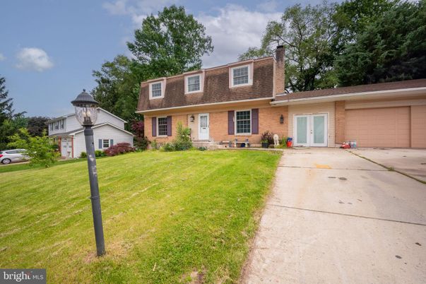 Attached, Exterior, Facade, Brick Facade, Cape Cod