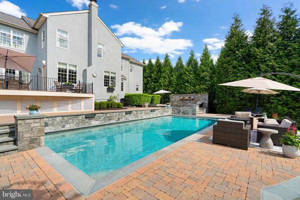 Exterior, Pool