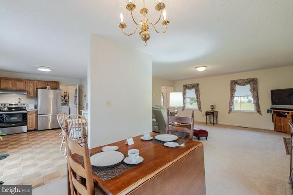 Chandelier, Dining room, Interior, Kitchen, Stainless Steel Appliances