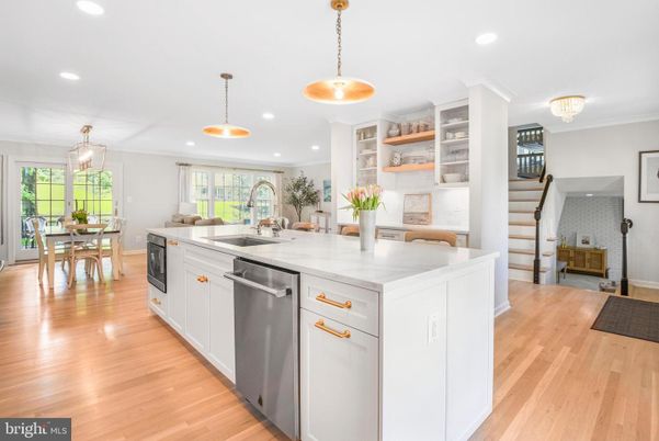 Dining room, Interior, Kitchen, Pendant Lights, Recessed Lighting, Stainless Steel Appliances, Wood Texture Flooring