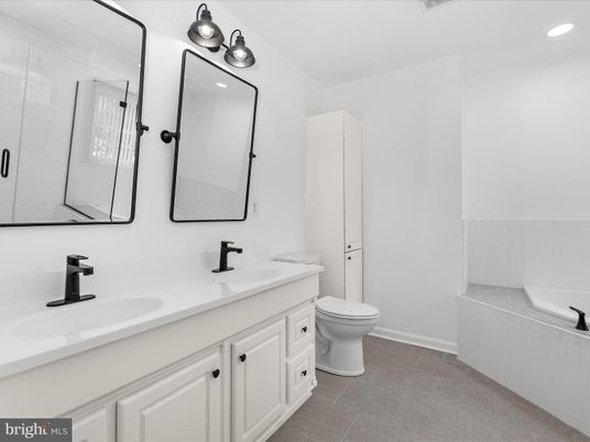 Bathroom, Dual Sink Vanities, Interior, Recessed Lighting