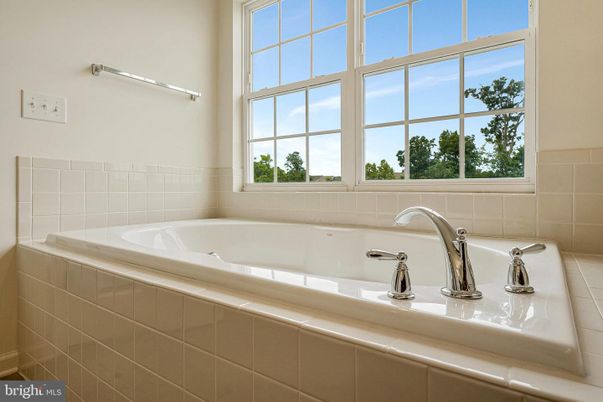 Bathroom, Interior, Tile Countertops