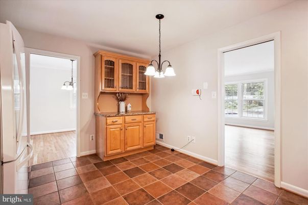 Empty room, Interior, Pendant Lights, Wood Texture Flooring