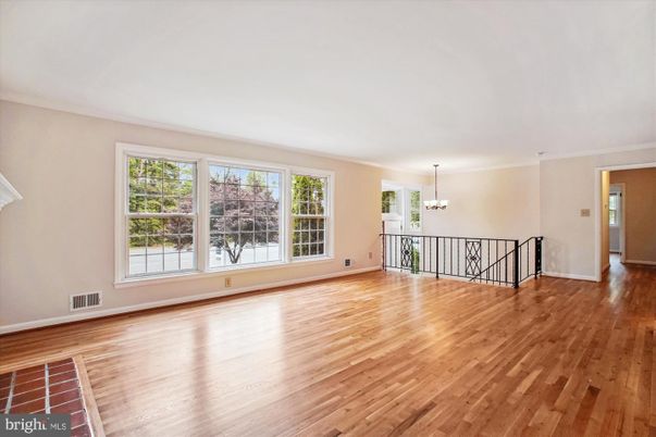 Empty room, Interior, Pendant Lights, Wood Texture Flooring