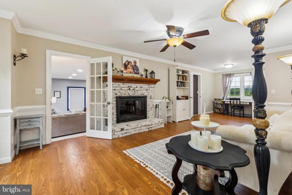 Dining room, Fireplace, Interior, Recessed Lighting, Wood Texture Flooring