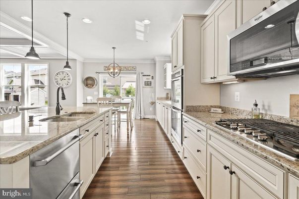 Chandelier, Dining room, Interior, Kitchen, Pendant Lights, Recessed Lighting, Wood Texture Flooring