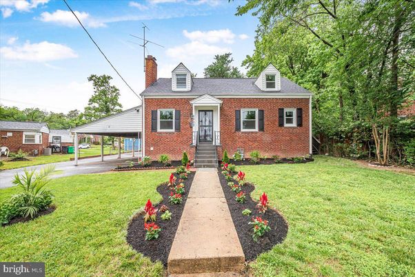 Exterior, Facade, Brick Facade, Cape Cod
