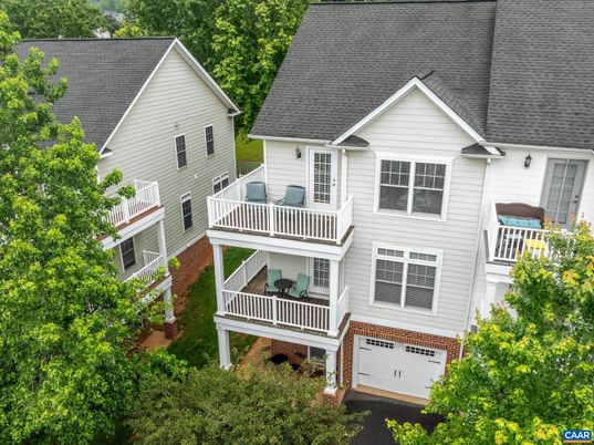 Attached, Exterior, Facade, Farmhouse