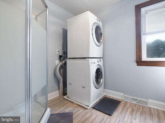 Interior, Utility Closets, Washer, Wood Texture Flooring
